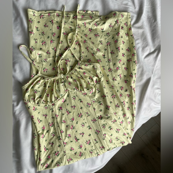 Yellow Dress - Picture 3 of 4